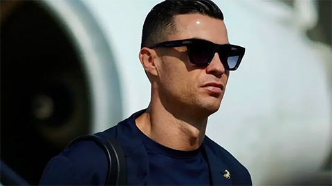 Ronaldo méo mặt vì 'chim sắt' mới