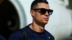 Ronaldo méo mặt vì 'chim sắt' mới