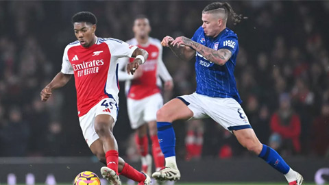 Fan Arsenal phát cuồng bởi măng non Myles Lewis-Skelly