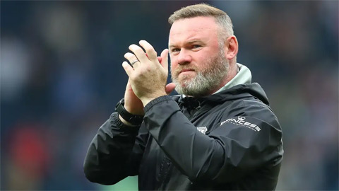 Bắt chước Neville và Keane làm BLV thôi Rooney!