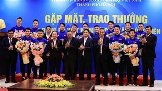 Bầu Hiển thưởng tiền tỷ cho Duy Mạnh, Quang Hải... đá chính 500 triệu, dự bị 300 triệu