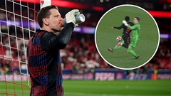 Barca nên 'xé hợp đồng' với Szczesny 