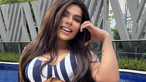 Miss BumBum bị vợ Messi 'cấm cửa' lại nổi như cồn