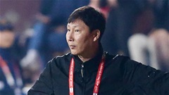 HLV Kim Sang Sik: ‘Ở V.League, cầu thủ Việt Nam chạm nhẹ là ngã’