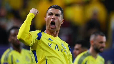 Jamie Carragher mắng Ronaldo không biết xấu hổ