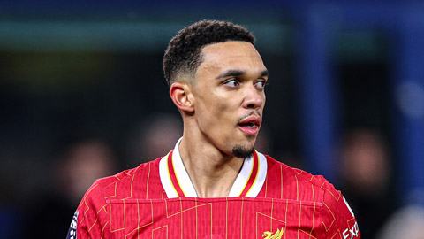 Alexander-Arnold phá kỷ lục của Gerrard