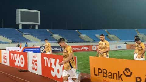 Quang Hải gục ngã trước Bùi Tiến Dũng, Thể Công Viettel chính thức lên đầu bảng V.League