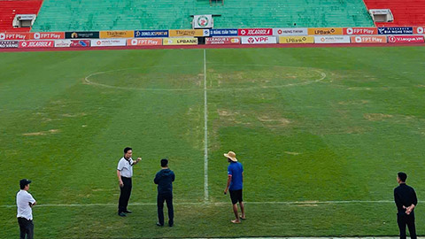 VPF mạnh tay, 2 sân ở V.League phải tạm dừng nếu mặt cỏ vẫn xấu