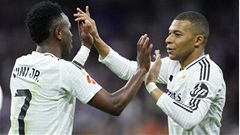 Vì sao Mbappe và Vinicius đua nhau 'nhảy hố vôi'?