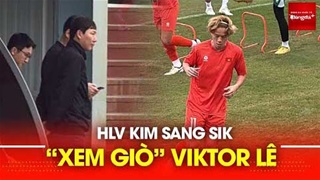 Sao trẻ Việt Kiều chọn số áo Tuấn Anh, được HLV Kim Sang Sik soi giò trong buổi tập