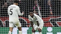 Mbappe nhường penalty nhưng Vinicius đá lên trời