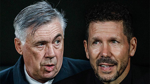 Ancelotti và Simeone phản ứng trái chiều sau cú trượt chân của Alvarez