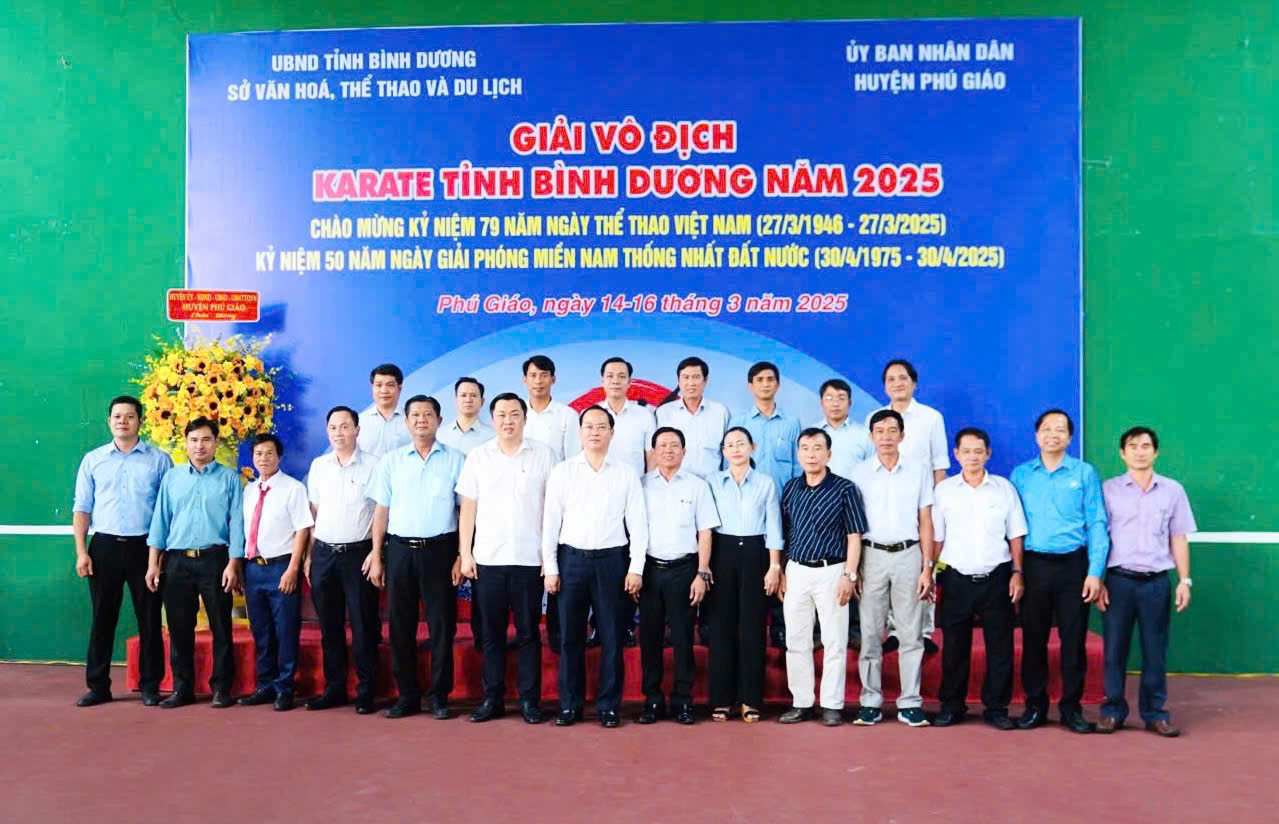 Đông đảo đại biểu đến dự lễ khai mạc giải, giải diễn ra từ ngày 14/3 đến ngày 16/3