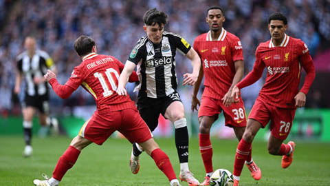 Trực tiếp Liverpool vs Newcastle: Salah bị phong tỏa