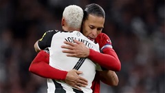 Van Dijk có hành vi đáng ngưỡng mộ sau thất bại của Liverpool