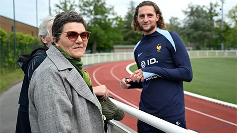 Mẹ Adrien Rabiot: ‘Ai cũng sợ PSG, nhưng tôi thì không’