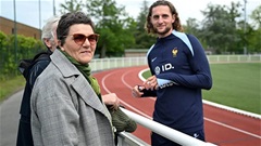 Mẹ Adrien Rabiot: ‘Ai cũng sợ PSG, nhưng tôi thì không’