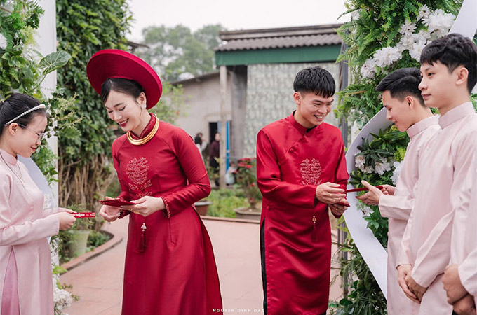 Trước khi lên hội quân U22 Việt Nam, Văn Cường tổ chức lễ ăn hỏi với bạn gái hot girl - Ảnh: FBNV