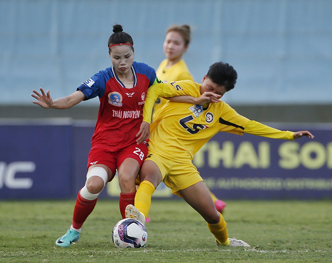 Thái Nguyên T&T (đỏ) sẽ thắng dễ? Ảnh: Phan Tùng 