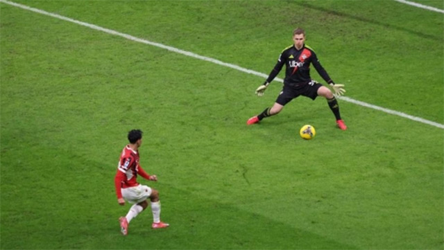 Tijjani Reijnders vừa tỏa sáng giúp Milan thắng ngược Como