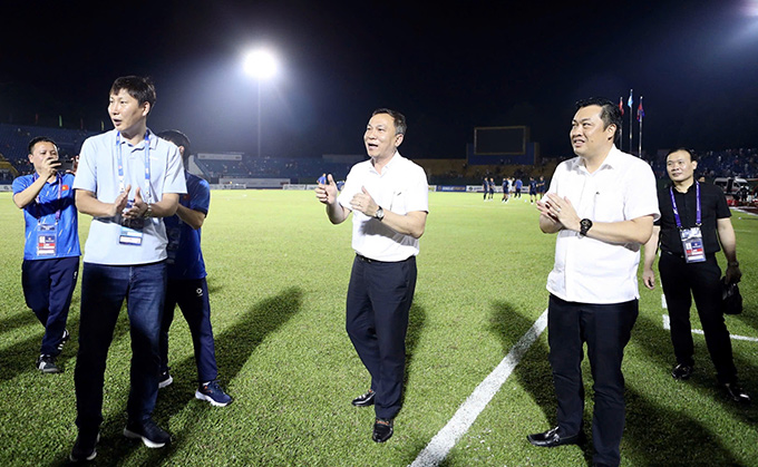 Khâu chuẩn bị và tổ chức của sân Bình Dương cũng được đánh giá cao, trong việc vận hành 1 trận đấu tầm cỡ châu Á của ĐT Việt Nam