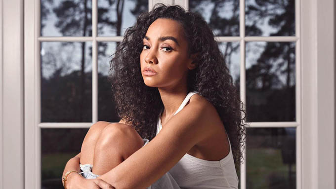 Leigh-Anne Pinnock (23 triệu euro): Trước khi kết hôn với tuyển thủ Jamaica là Andre Gray, nữ ca sĩ người Anh đã rất thành công trong lĩnh vực âm nhạc. Điều này cũng giúp cô trở thành đại sứ cho một số thương hiệu mỹ phẩm và cho ra mắt dòng sản phẩm đồ bơi của riêng mình.