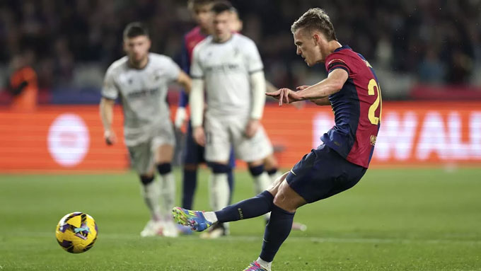 Olmo có lần đá chính thứ 6 liên tiếp cho Barca và là người ghi bàn nâng tỷ số lên 2-0