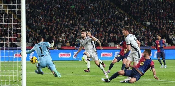 Ferran Torres mở tỷ số trước Osasuna