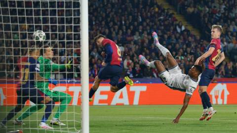 Hàng thủ Barca ‘rách nát’, Eric Garcia bỗng trở thành ‘cứu tinh’
