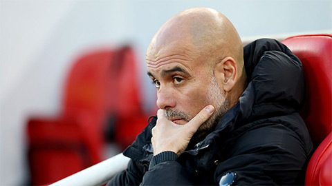 'Cơn đau đầu' vẫn giày vò Pep Guardiola