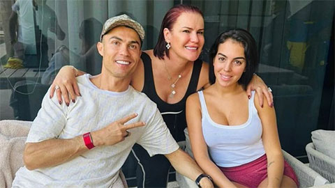 Chị gái Ronaldo hẹn hò với một HLV