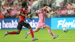 VIDEO Messi cài người cực quái trước khi sút tung nóc lưới