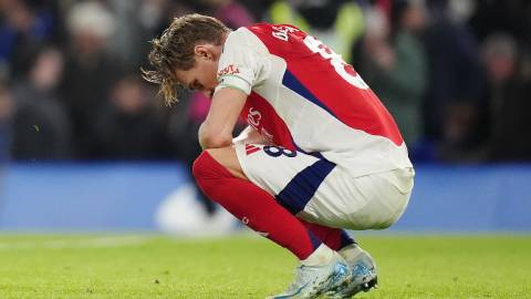 Arsenal: Bao giờ mới chịu lớn?