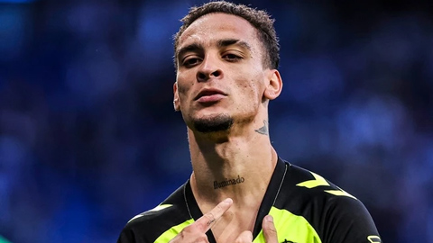 Antony ghi siêu phẩm phút bù giờ, Betis tiến gần vé Champions League