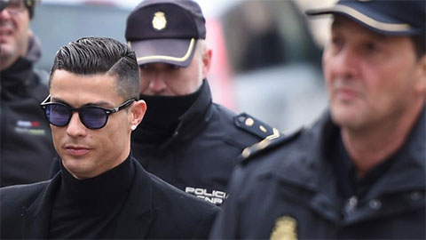  Cristiano Ronaldo 'bỏ rơi' bạn gái vì lo sợ bị bắt giữ