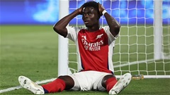 Sốc với tình huống hỏng ăn của Saka khiến Arsenal bị loại