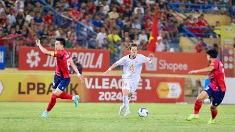 Trợ lý HLV Kim Sang Sik tới xem Viktor Lê, Adou Minh, Quang Vinh trước ngày ĐTVN tập trung