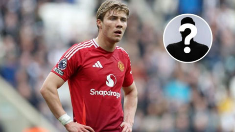 MU có thể đổi Hojlund lấy tiền vệ của Juventus