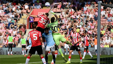 Southampton thoát được kỷ lục tồi tệ