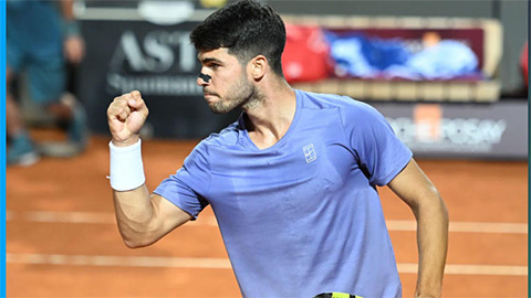 Carlos Alcaraz đăng tấm ảnh biểu tượng sau chiến thắng tại Italian Open