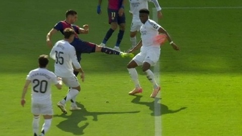 Bê bối trọng tài thiên vị Real: Barca bị từ chối phạt đền trắng trợn