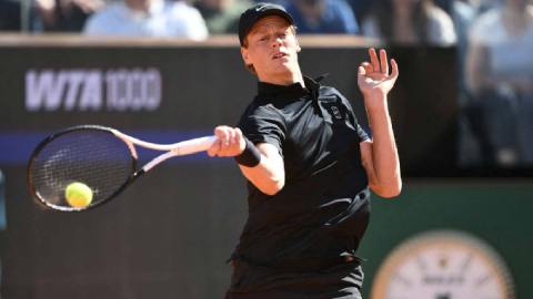 Sinner thị uy bản lĩnh tay vợt số 1 thế giới, hạ đẹp De Jong ở Rome Masters