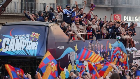 Barca tổ chức diễu hành ăn mừng chiến thắng vào thứ Sáu