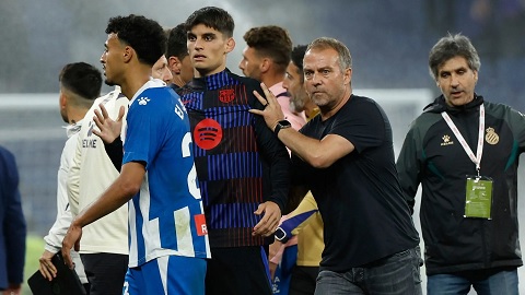 Hansi Flick nổi giận với cầu thủ Barca ngay sau chức vô địch La Liga