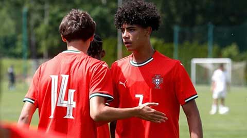 VIDEO Màn trình diễn của Cristiano Ronaldo Junior trước U15 Anh