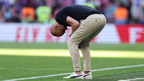 Pep Guardiola lại trả giá vì suy nghĩ quá nhiều