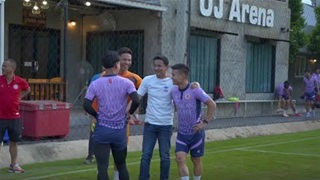 HLV Kiatisuk tới chỉ cho Quang Hải, Văn Thanh và CAHN cách đánh bại Buriram để vô địch ĐNÁ