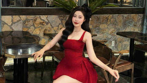 Hot girl phòng gym Hồng Vy thả dáng trên sân pickleball