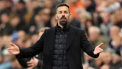 Van Nistelrooy trên đường rời Leicester