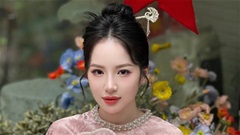Loan Barbie gây thương nhớ trong bộ áo dài thướt tha
